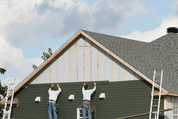 Professional Emergency Siding Repair technician working in Lowell, OR